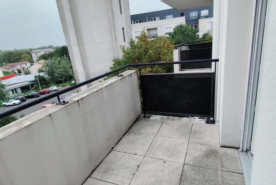Appartement F2 à Villepinte avec balcon et parking extérieur 