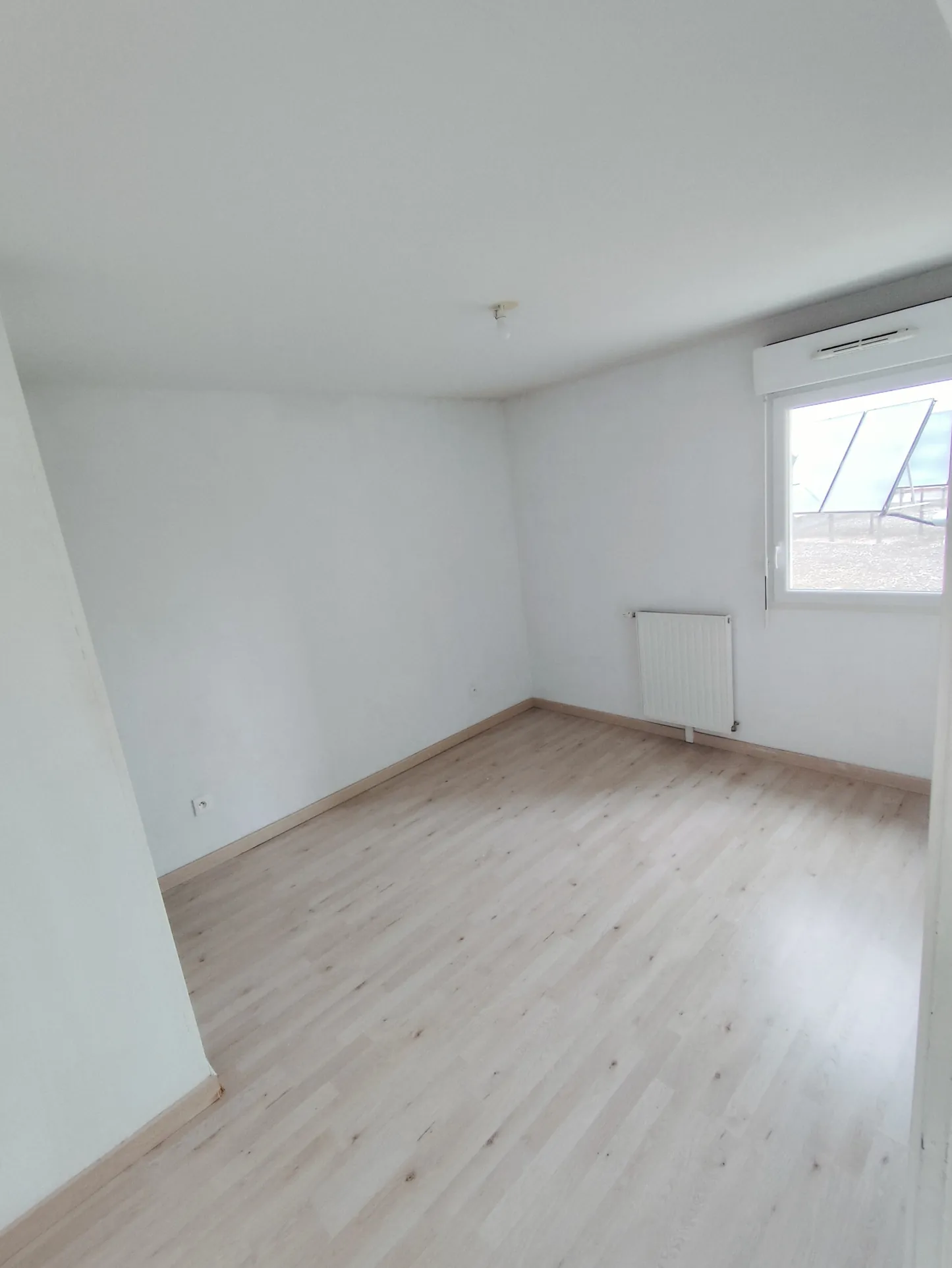 Appartement F2 à Villepinte avec balcon et parking extérieur 
