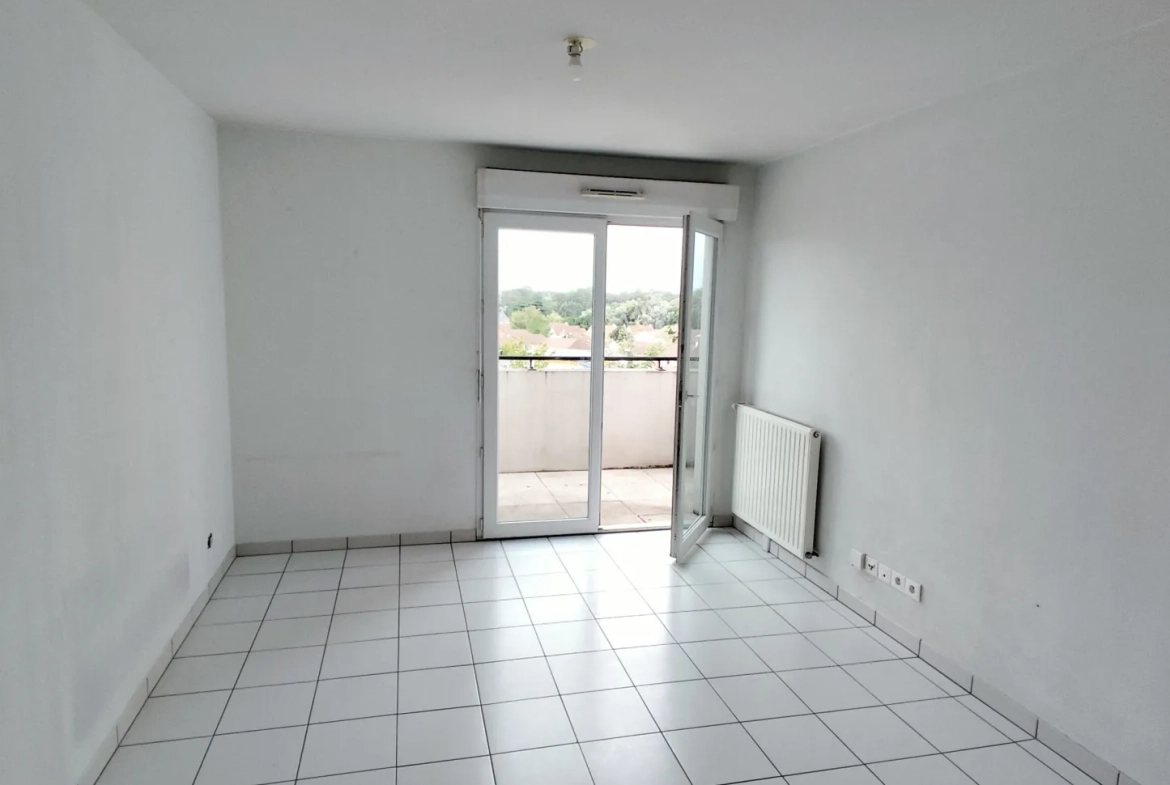 Appartement F2 à Villepinte avec balcon et parking extérieur 