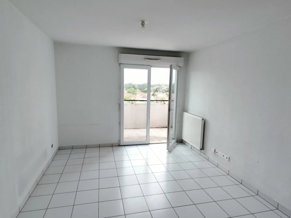 Appartement F2 à Villepinte avec balcon et parking extérieur
