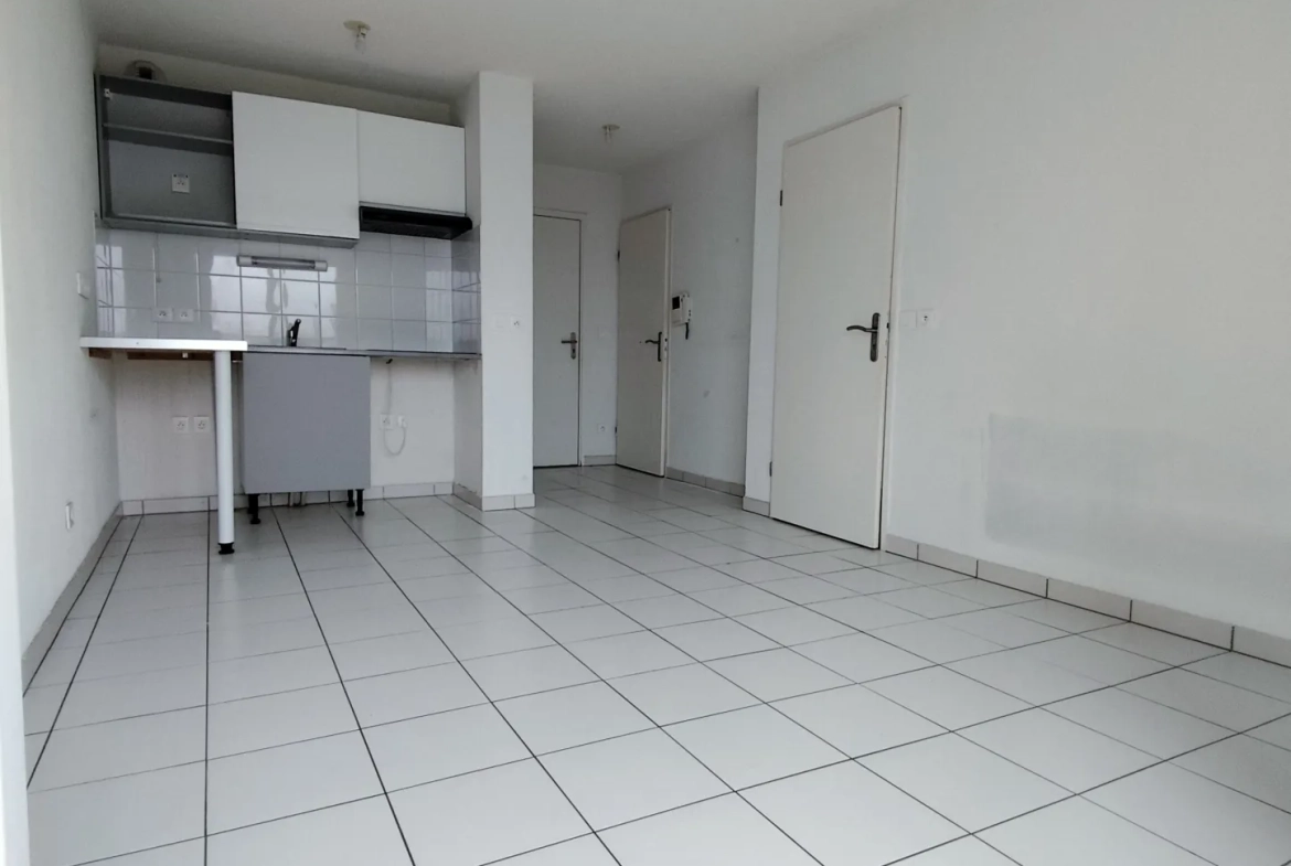 Appartement F2 à Villepinte avec balcon et parking extérieur 