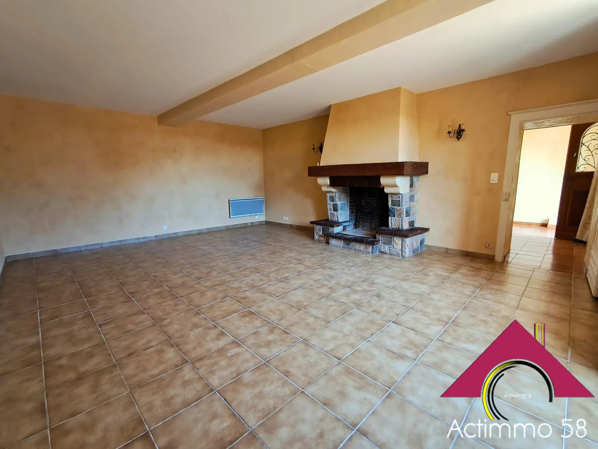 Longère de 124 m² avec 4 chambres, garage et terrasse à Dun-sur-Auron 