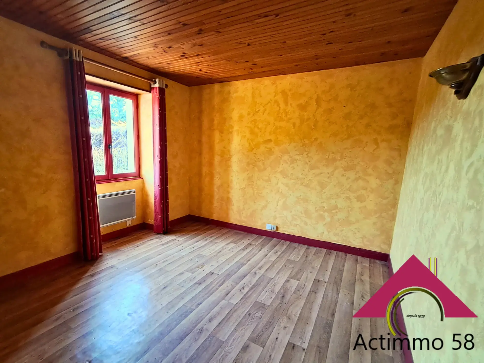 Longère de 124 m² avec 4 chambres, garage et terrasse à Dun-sur-Auron 