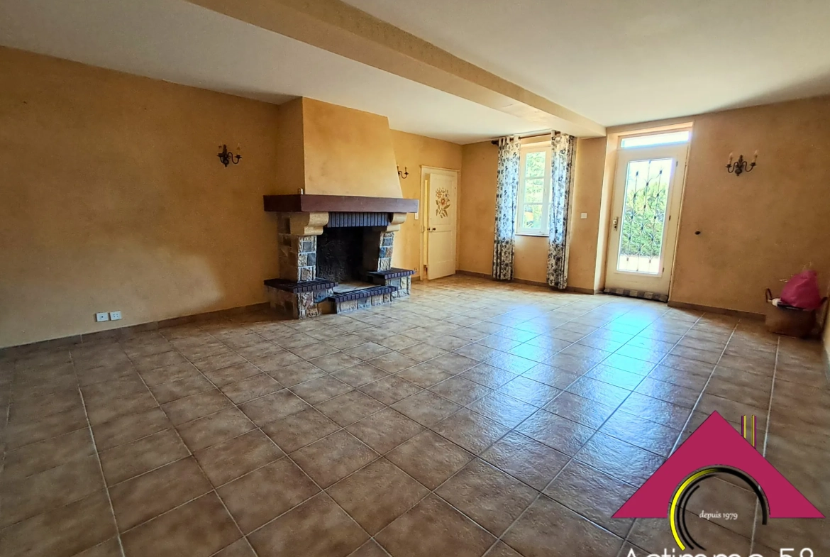 Longère de 124 m² avec 4 chambres, garage et terrasse à Dun-sur-Auron 