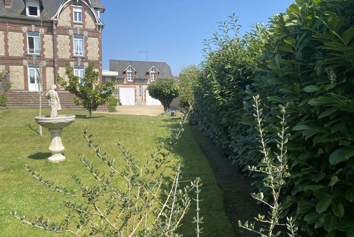 Grande maison Belle Époque de 7 chambres avec jardin à La Ferté-Macé 