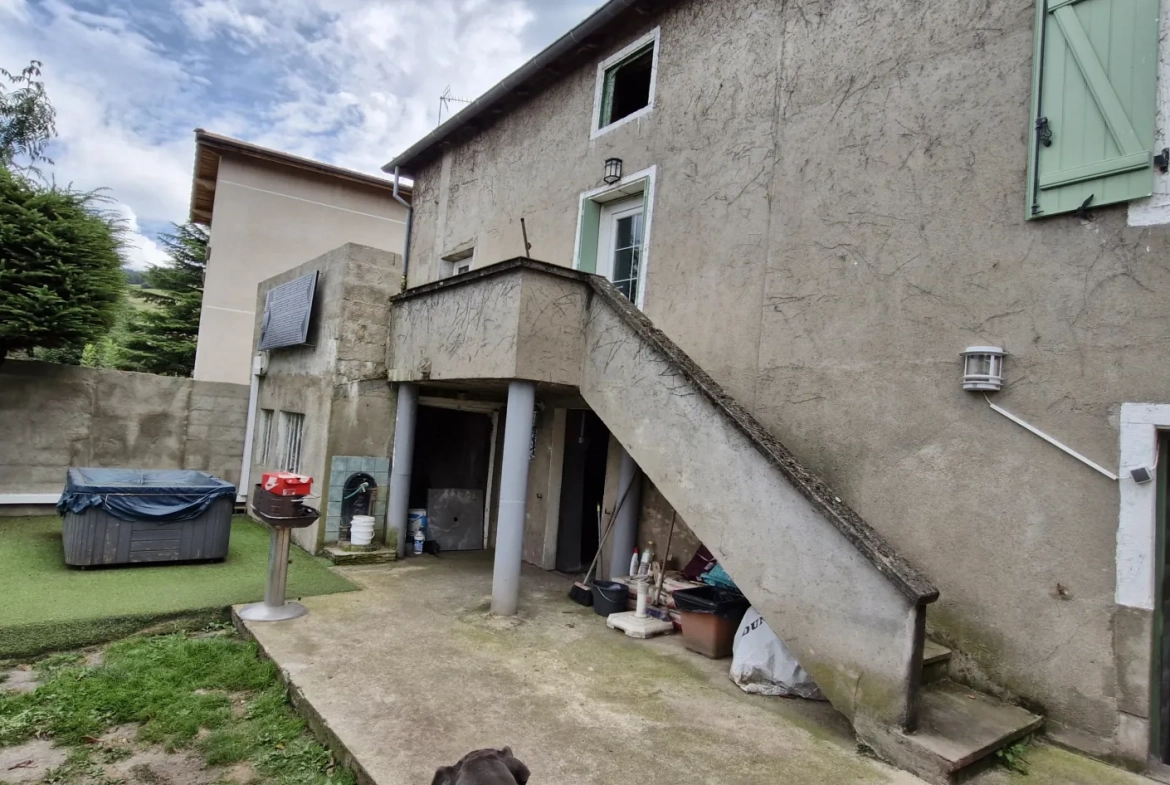 Vente d’un ensemble de deux maisons à Saint-Chamond avec terrain et garage 