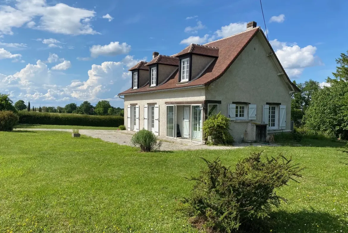 Belle maison périgourdine à Riberac avec terrasse et vue dégagée 