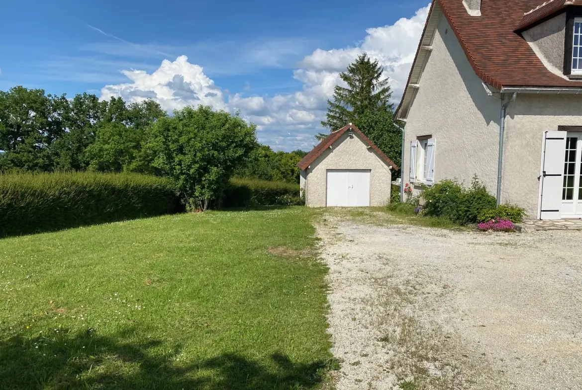 Belle maison périgourdine à Riberac avec terrasse et vue dégagée 