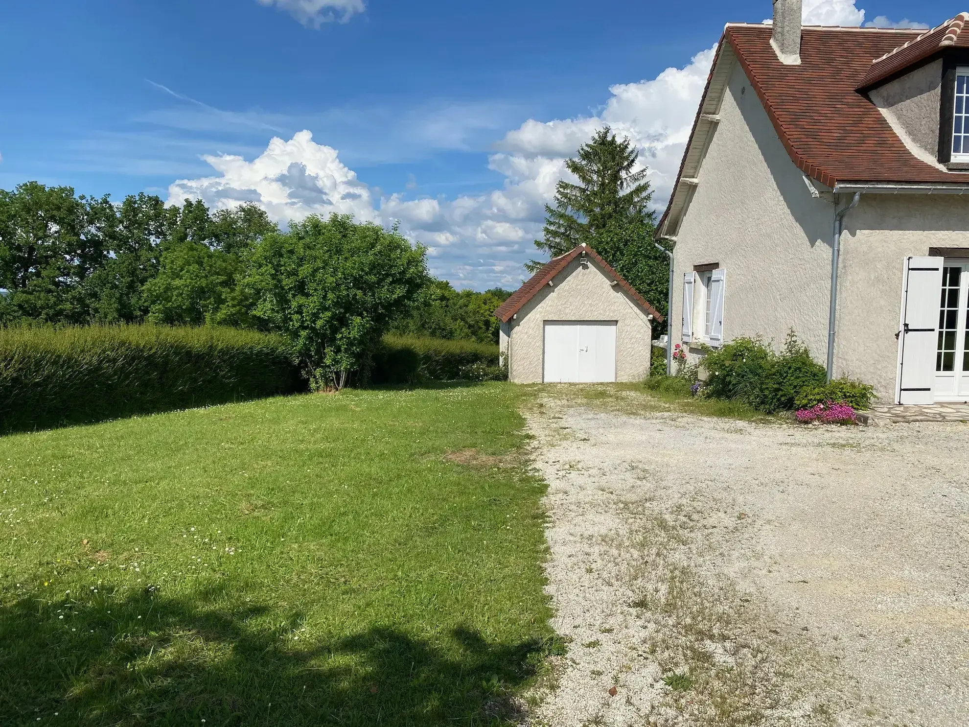 Belle maison périgourdine à Riberac avec terrasse et vue dégagée 