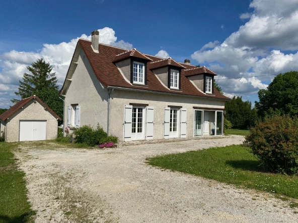 Belle maison périgourdine à Riberac avec terrasse et vue dégagée