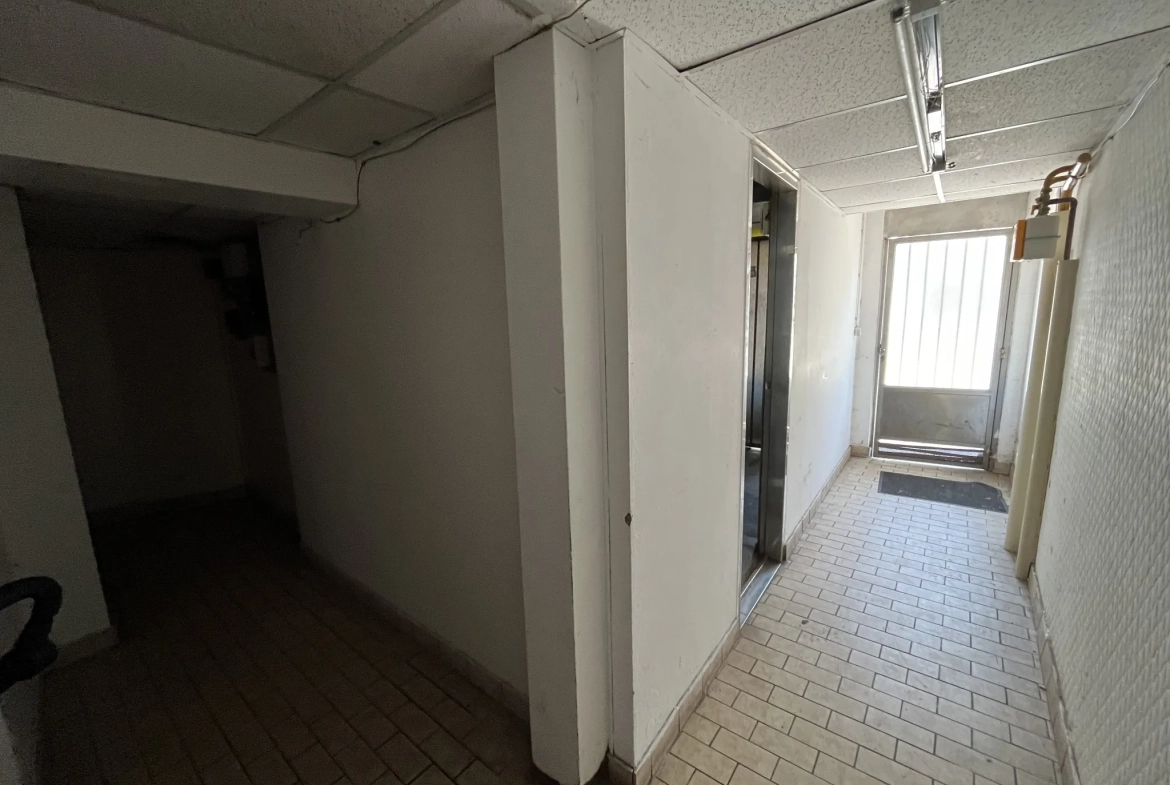 Lot immobilier avec local commercial et appartement loués à Elbeuf - 133 m² 