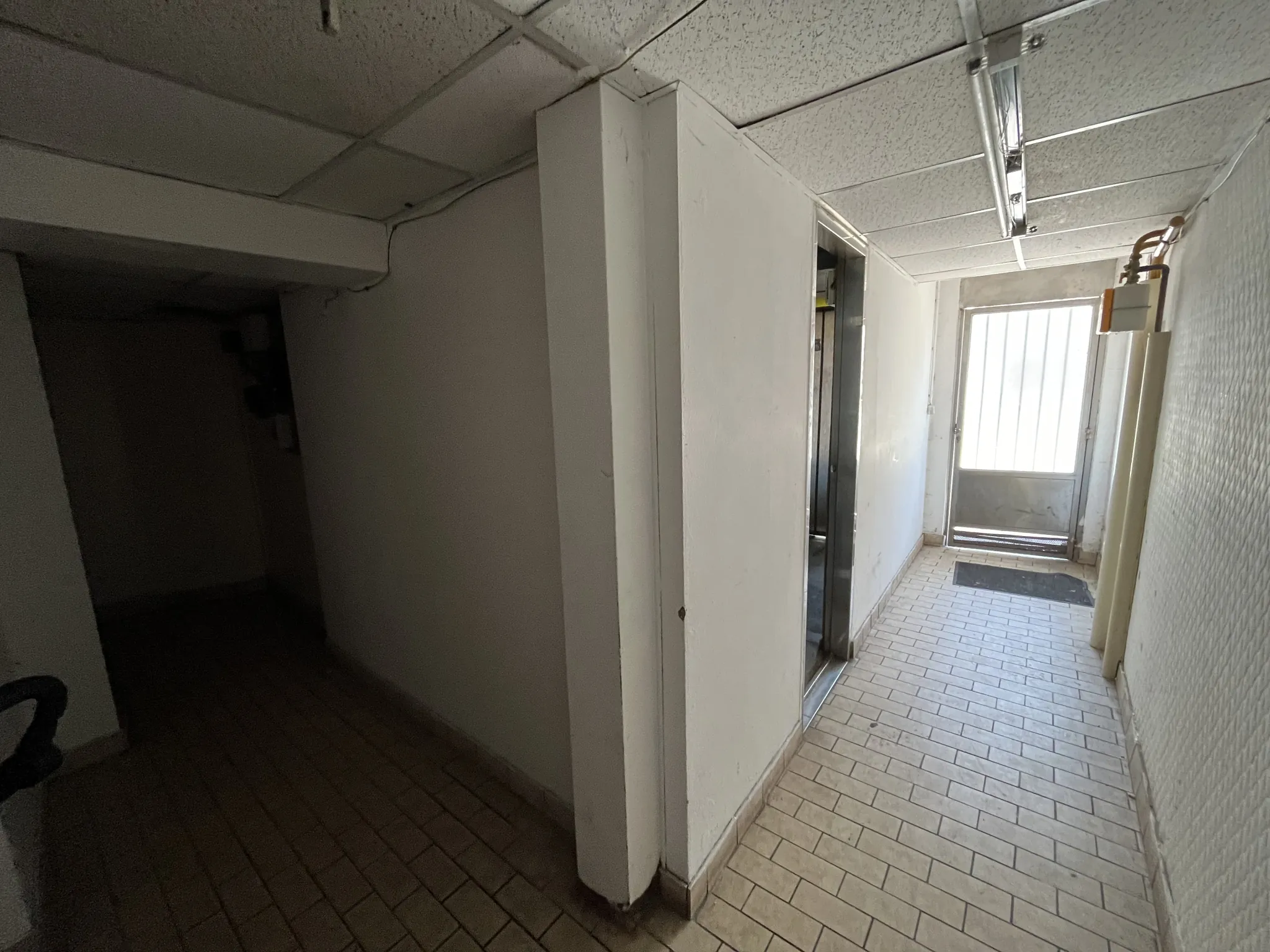 Lot immobilier avec local commercial et appartement loués à Elbeuf - 133 m² 