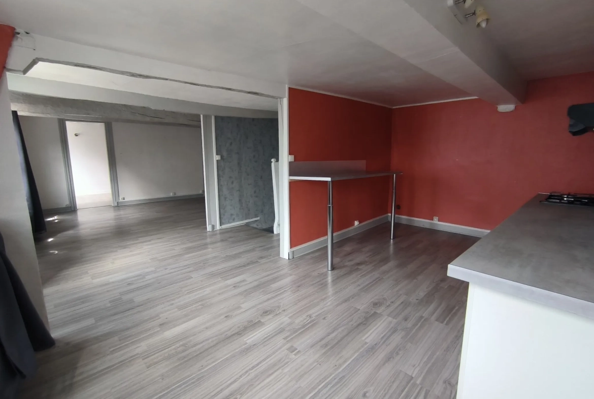 Lot immobilier avec local commercial et appartement loués à Elbeuf - 133 m² 