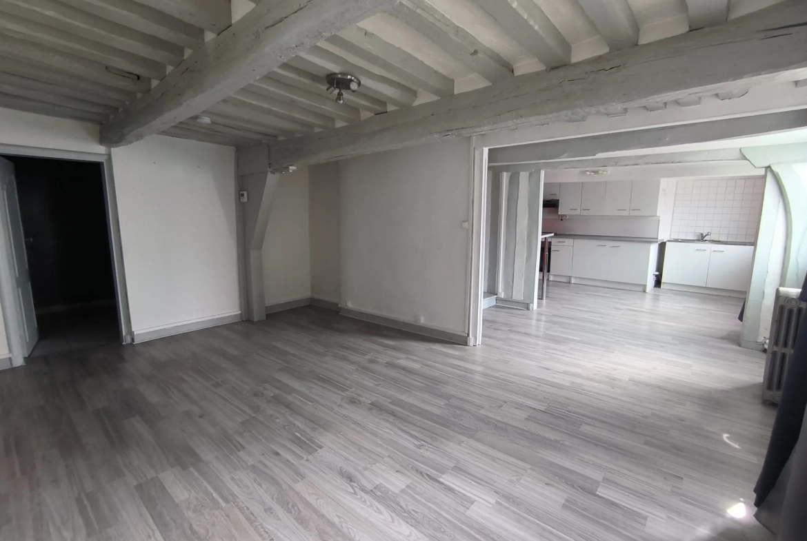 Lot immobilier avec local commercial et appartement loués à Elbeuf - 133 m² 