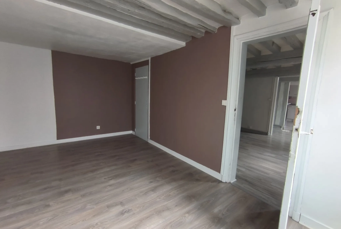 Lot immobilier avec local commercial et appartement loués à Elbeuf - 133 m² 