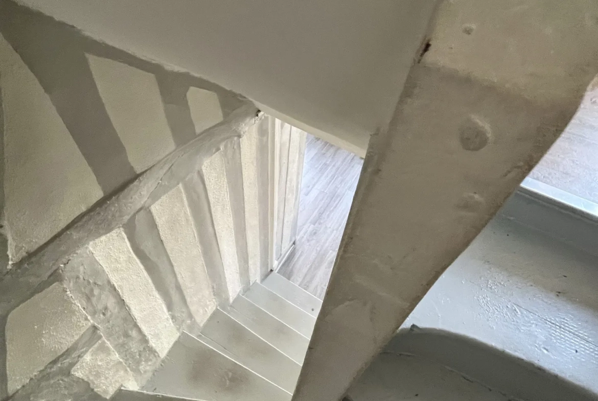 Lot immobilier avec local commercial et appartement loués à Elbeuf - 133 m² 