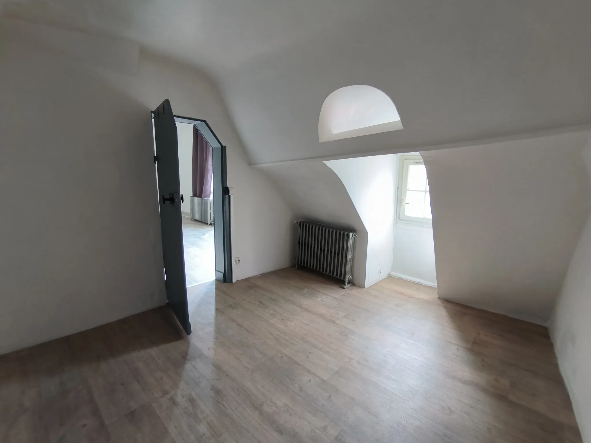 Lot immobilier avec local commercial et appartement loués à Elbeuf - 133 m² 