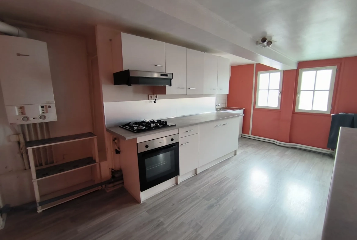 Lot immobilier avec local commercial et appartement loués à Elbeuf - 133 m² 