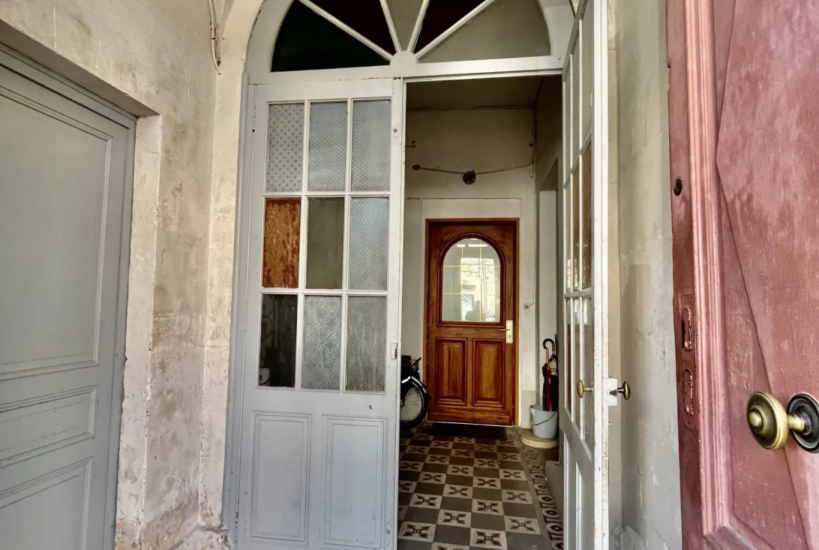 À VENDRE Appartement T3 à Nîmes - 84 m² avec grenier aménageable 