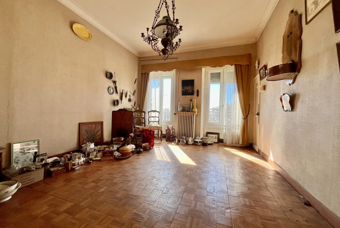 À VENDRE Appartement T3 à Nîmes - 84 m² avec grenier aménageable 