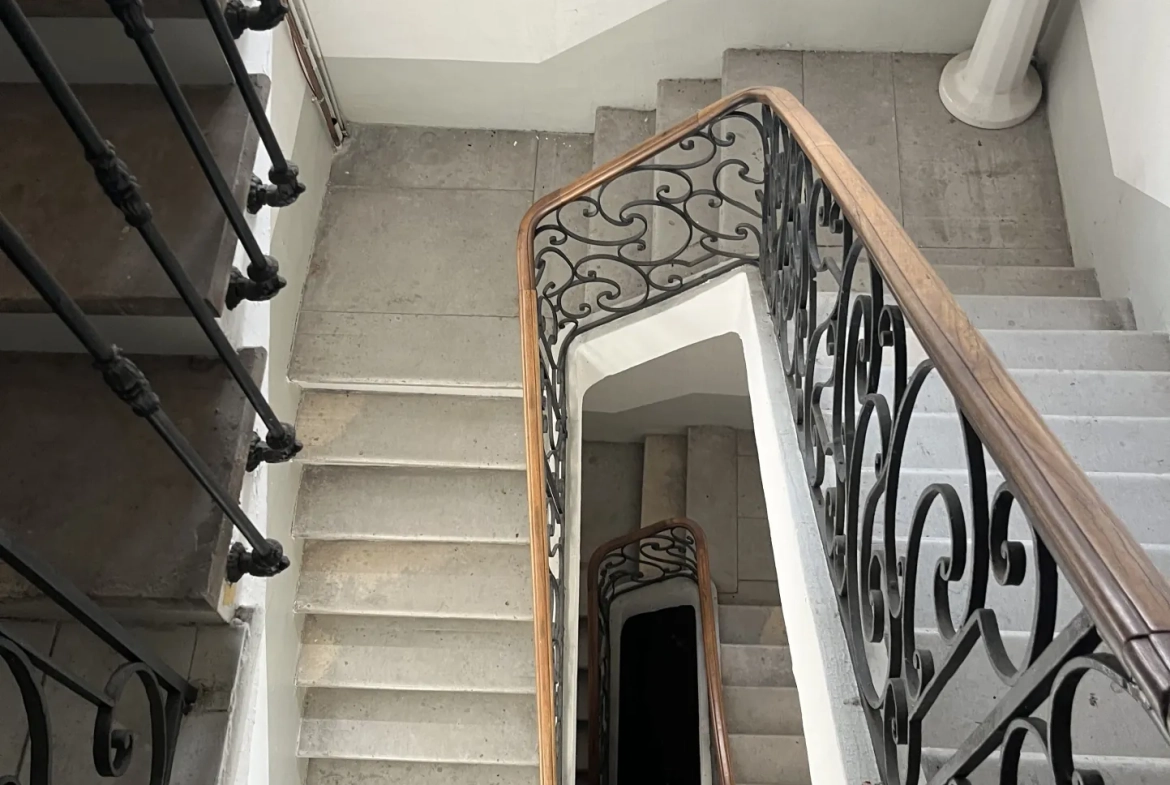 À VENDRE Appartement T3 à Nîmes - 84 m² avec grenier aménageable 