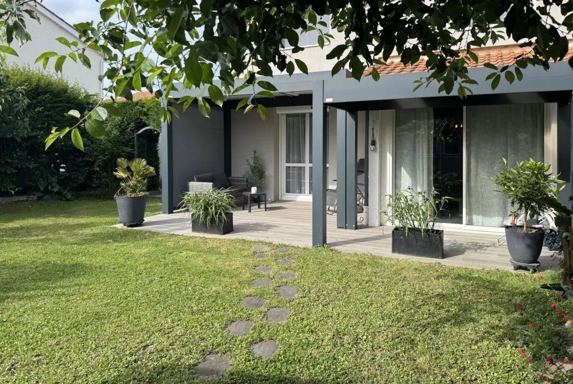 A vendre maison rénovée de 95 m² avec jardin proche Libourne 