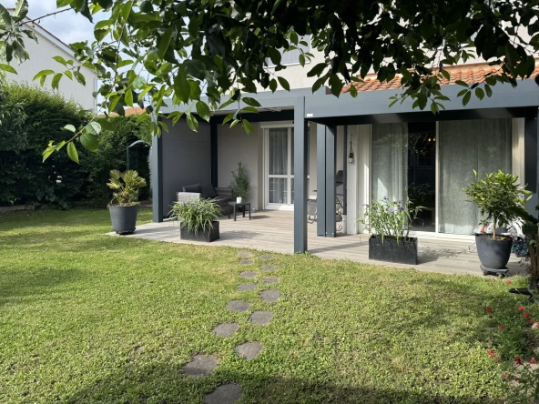 A vendre maison rénovée de 95 m² avec jardin proche Libourne