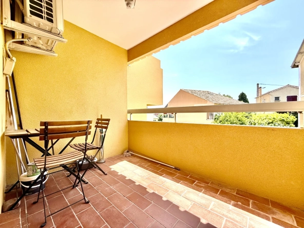 Studio à vendre à Bandol avec parking et proche des plages