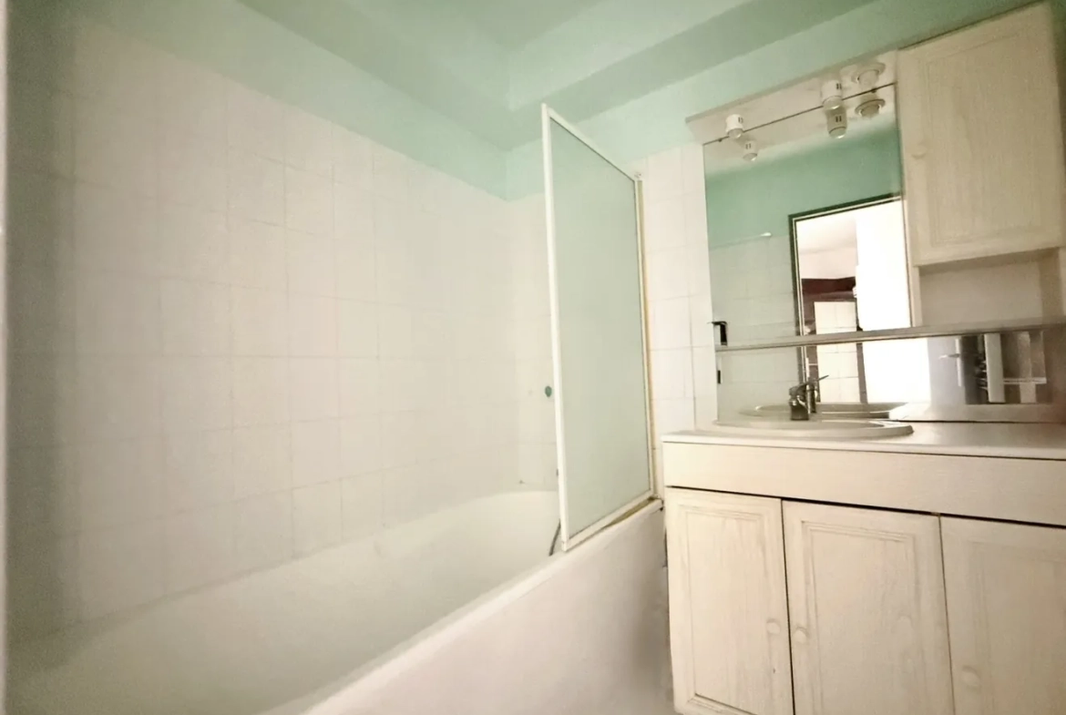 Studio à vendre à Bandol avec parking et proche des plages 