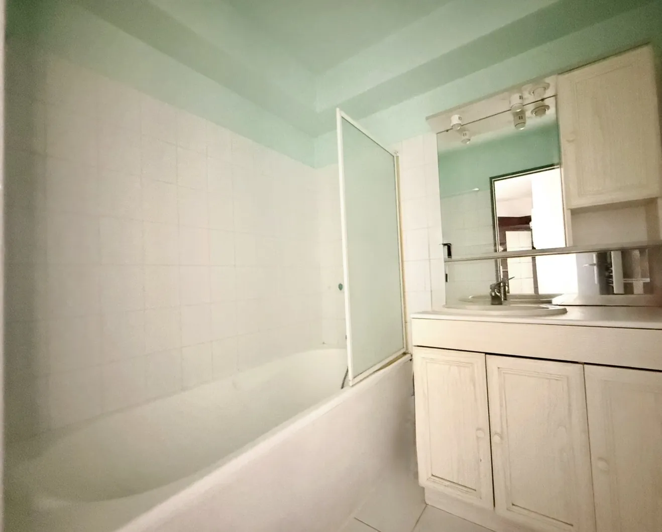 Studio à vendre à Bandol avec parking et proche des plages 