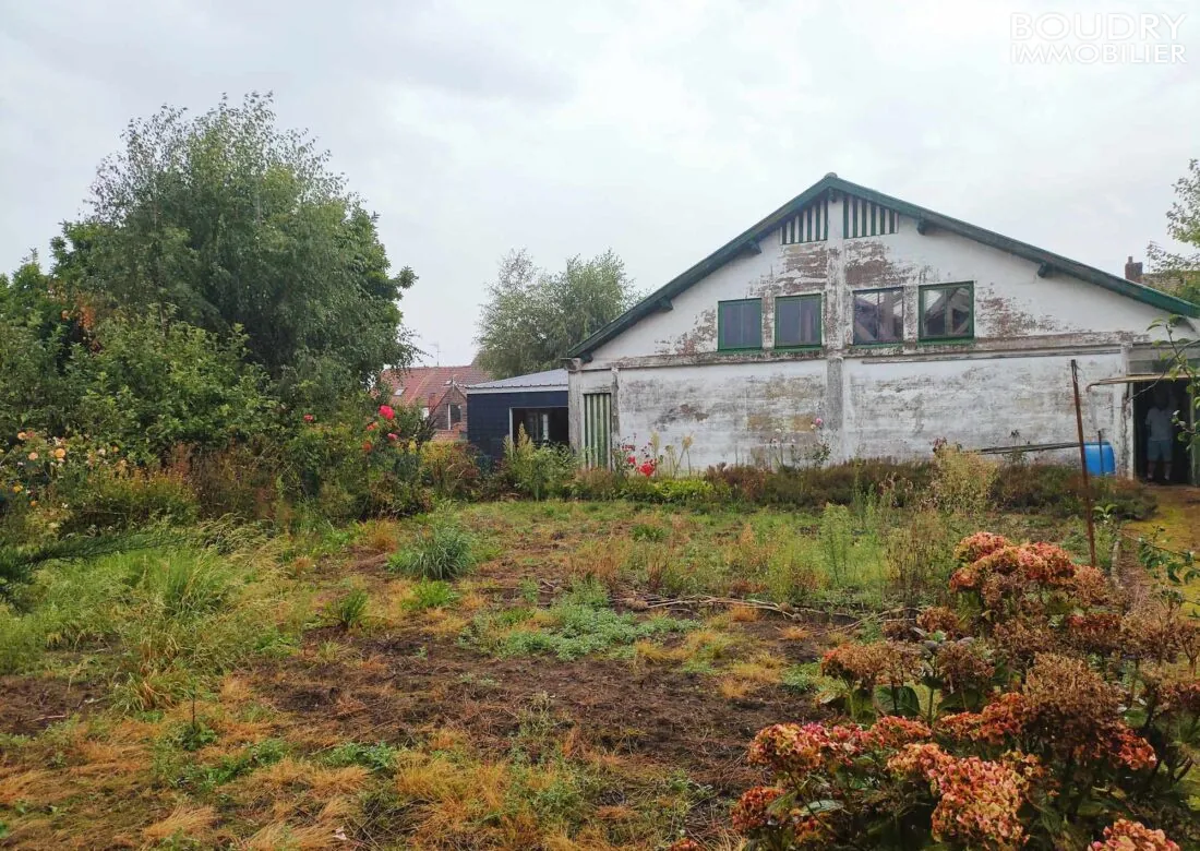 Terrain à bâtir de 800 m² avec hangar à Roncq, exposé sud, possibilité de permis en 2024 