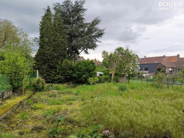 Terrain à bâtir de 800 m² avec hangar à Roncq, exposé sud, possibilité de permis en 2024