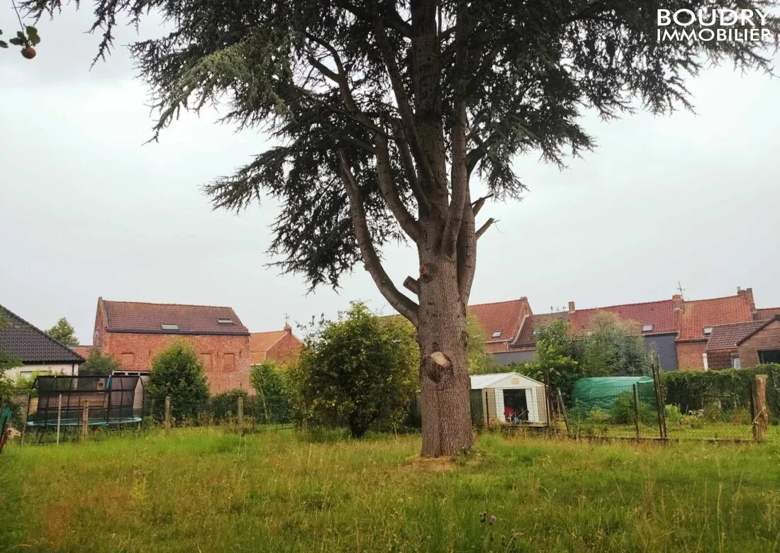 Terrain à bâtir de 800 m² avec hangar à Roncq, exposé sud, possibilité de permis en 2024 