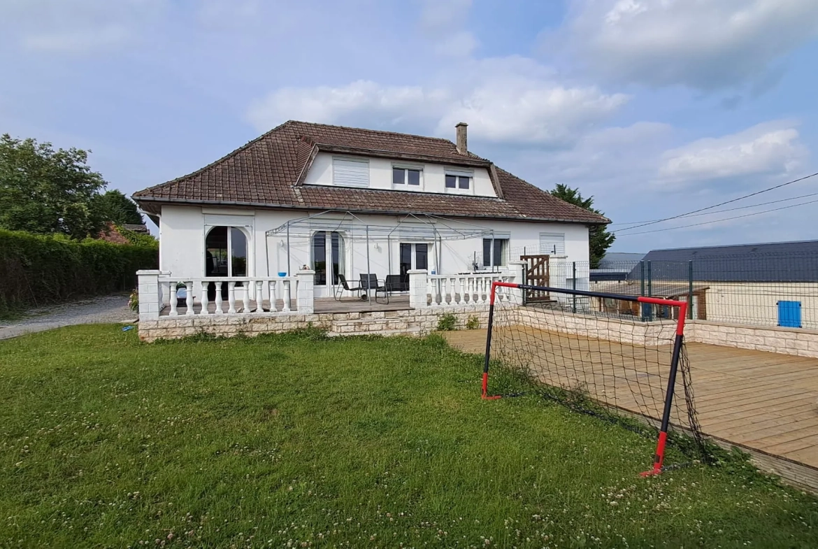 Maison individuelle à VADENCOURT avec 6 chambres, terrasse et vue sur la campagne 