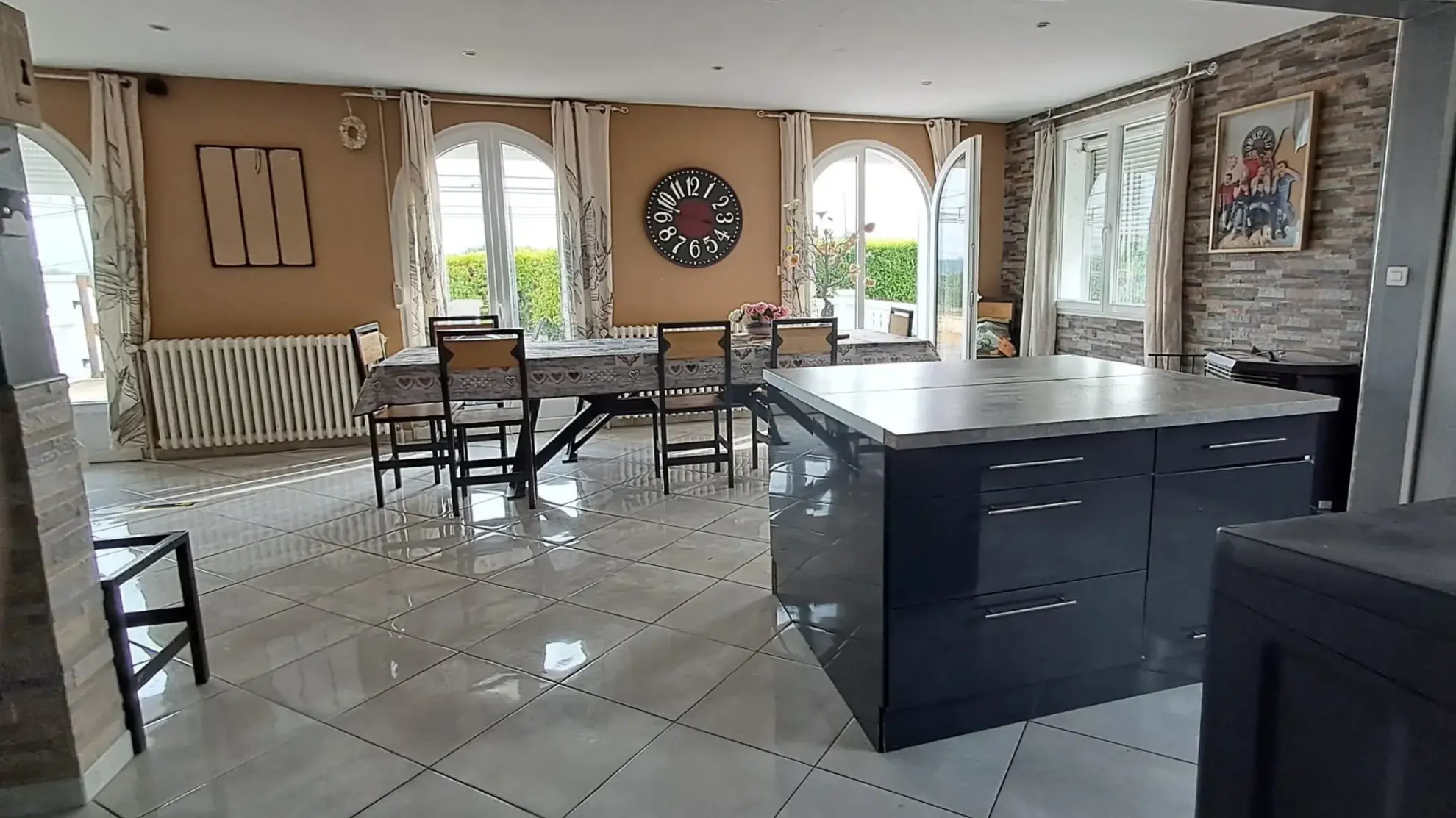 Maison individuelle à VADENCOURT avec 6 chambres, terrasse et vue sur la campagne 