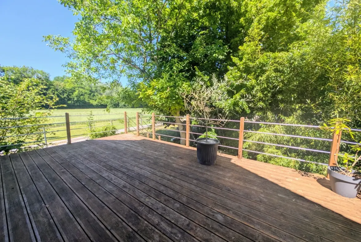 Maison familiale de 176m² avec 4 chambres et grand terrain à Saint Parres aux Tertres 
