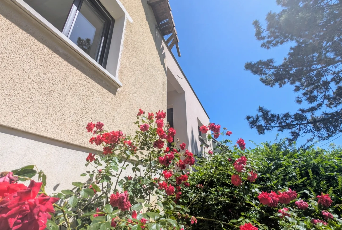 Maison familiale de 176m² avec 4 chambres et grand terrain à Saint Parres aux Tertres 