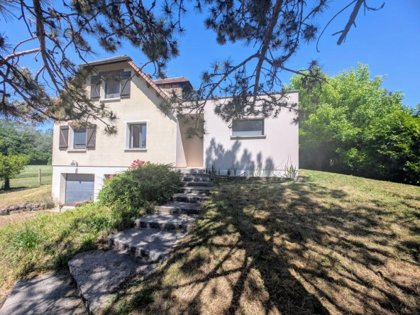 Maison familiale de 176m² avec 4 chambres et grand terrain à Saint Parres aux Tertres