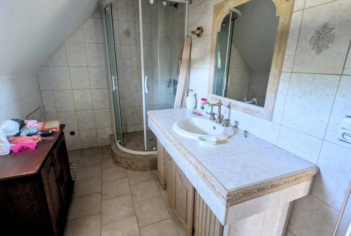 Maison familiale de 176m² avec 4 chambres et grand terrain à Saint Parres aux Tertres 