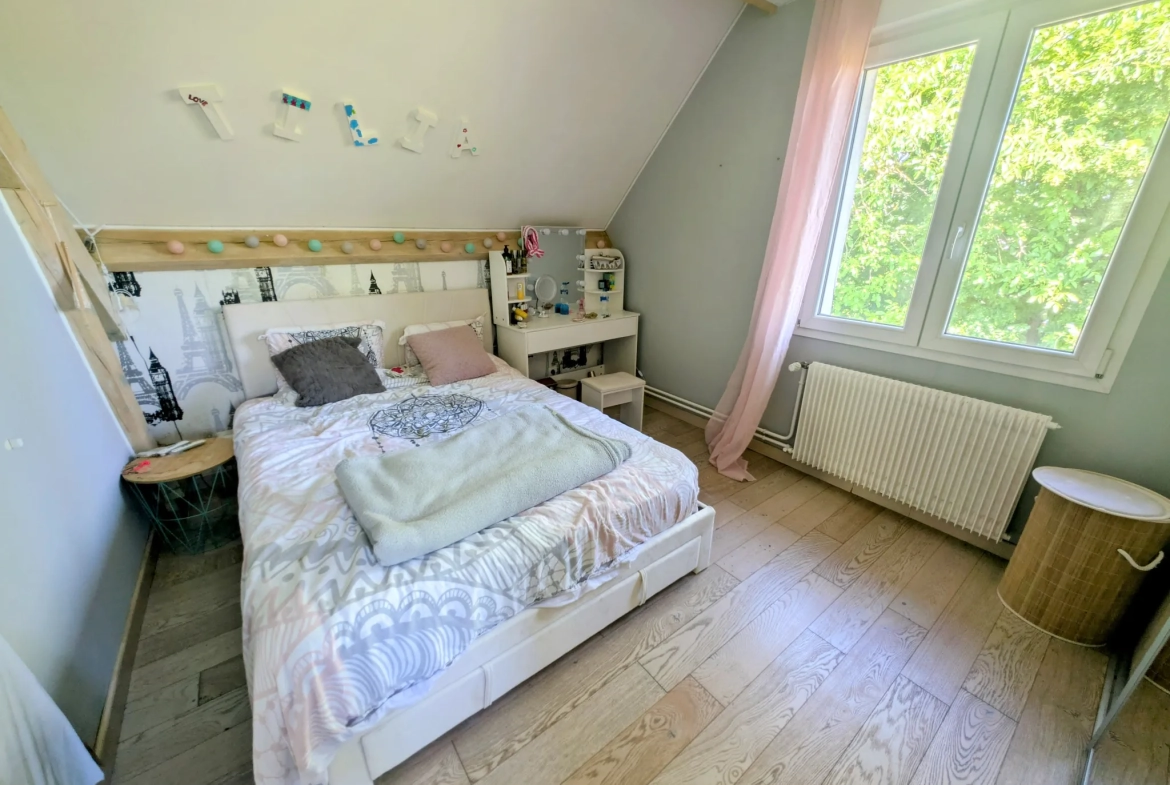 Maison familiale de 176m² avec 4 chambres et grand terrain à Saint Parres aux Tertres 