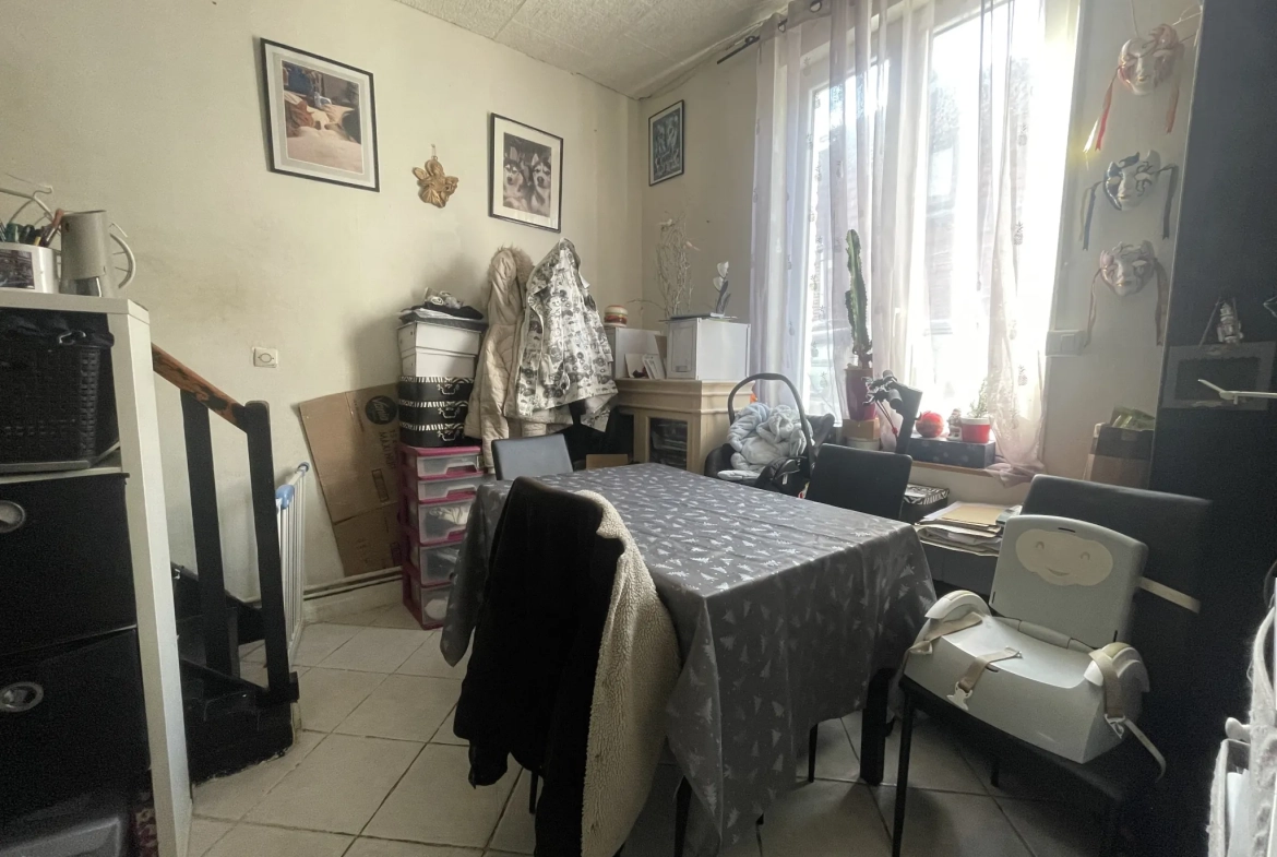 Belle maison à Roubaix avec potentiel d'agrandissement et cour intérieure 