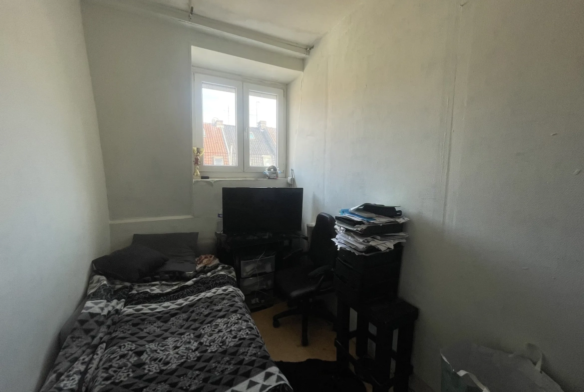 Belle maison à Roubaix avec potentiel d'agrandissement et cour intérieure 