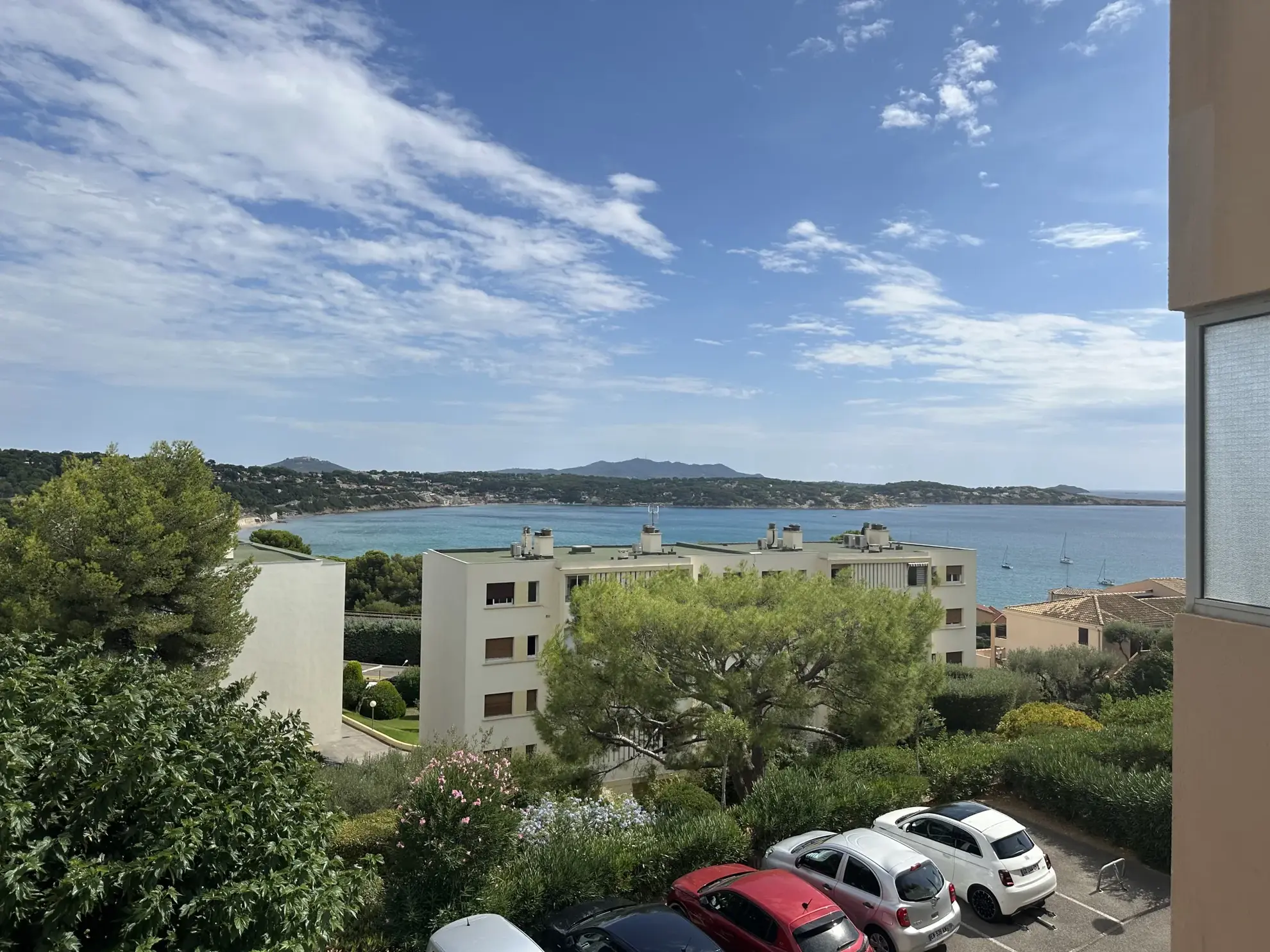 Appartement T2 avec vue mer à vendre à Bandol, résidence sécurisée à 15 minutes de la plage 