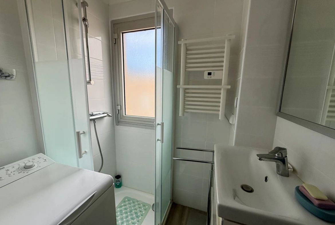 Appartement T2 avec vue mer à vendre à Bandol, résidence sécurisée à 15 minutes de la plage 