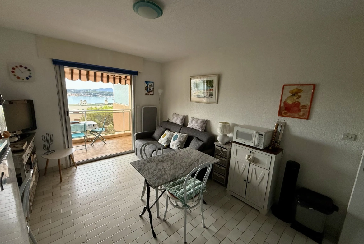 Appartement T2 avec vue mer à vendre à Bandol, résidence sécurisée à 15 minutes de la plage 