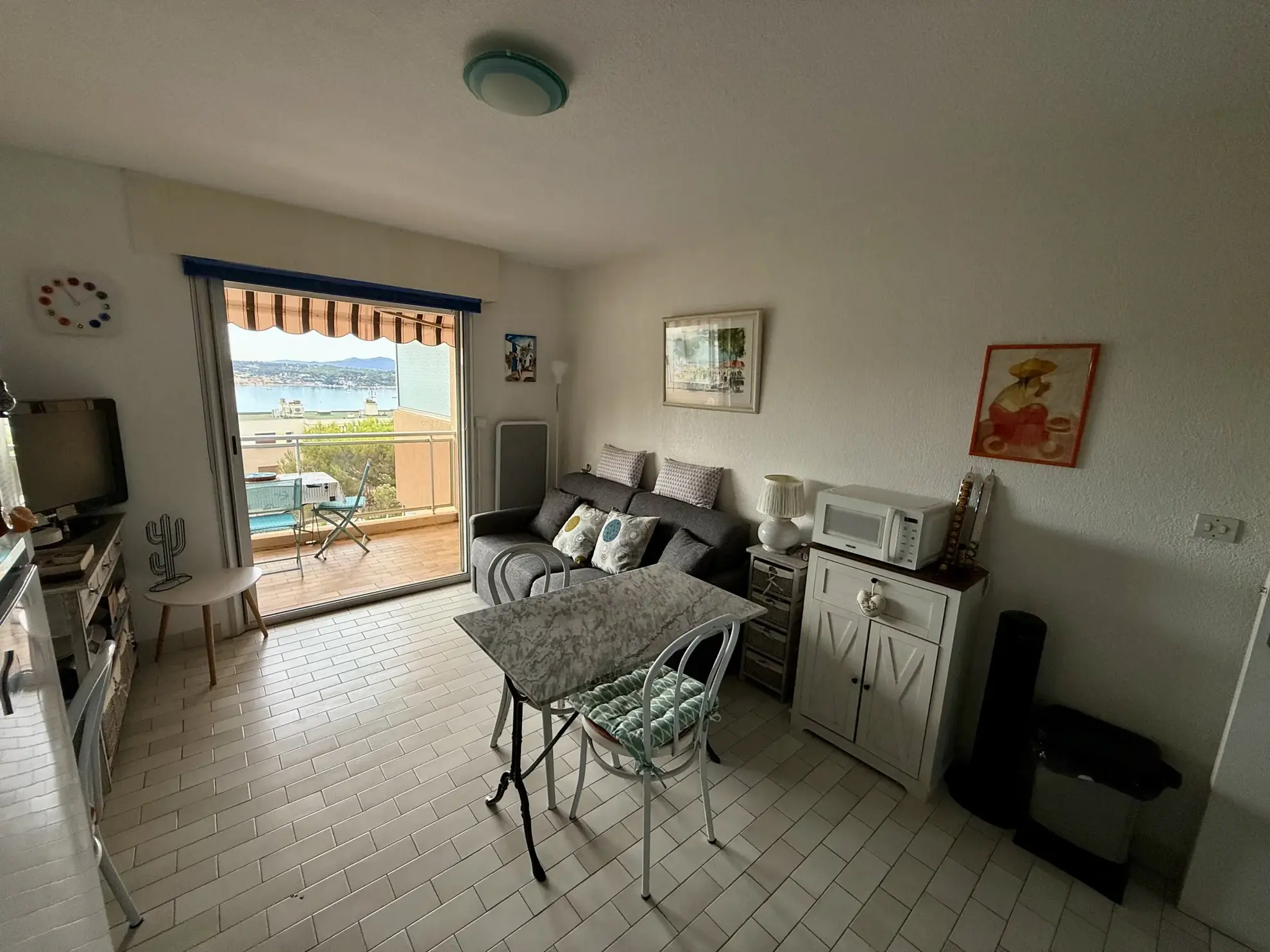Appartement T2 avec vue mer à vendre à Bandol, résidence sécurisée à 15 minutes de la plage 