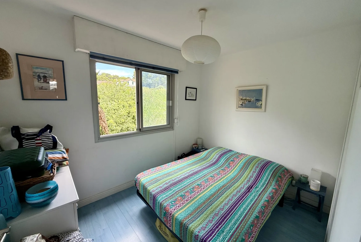 Appartement T2 avec vue mer à vendre à Bandol, résidence sécurisée à 15 minutes de la plage 