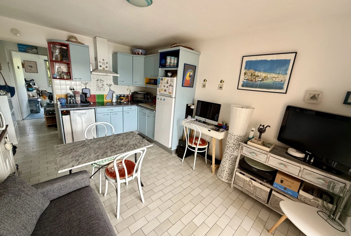 Appartement T2 avec vue mer à vendre à Bandol, résidence sécurisée à 15 minutes de la plage 