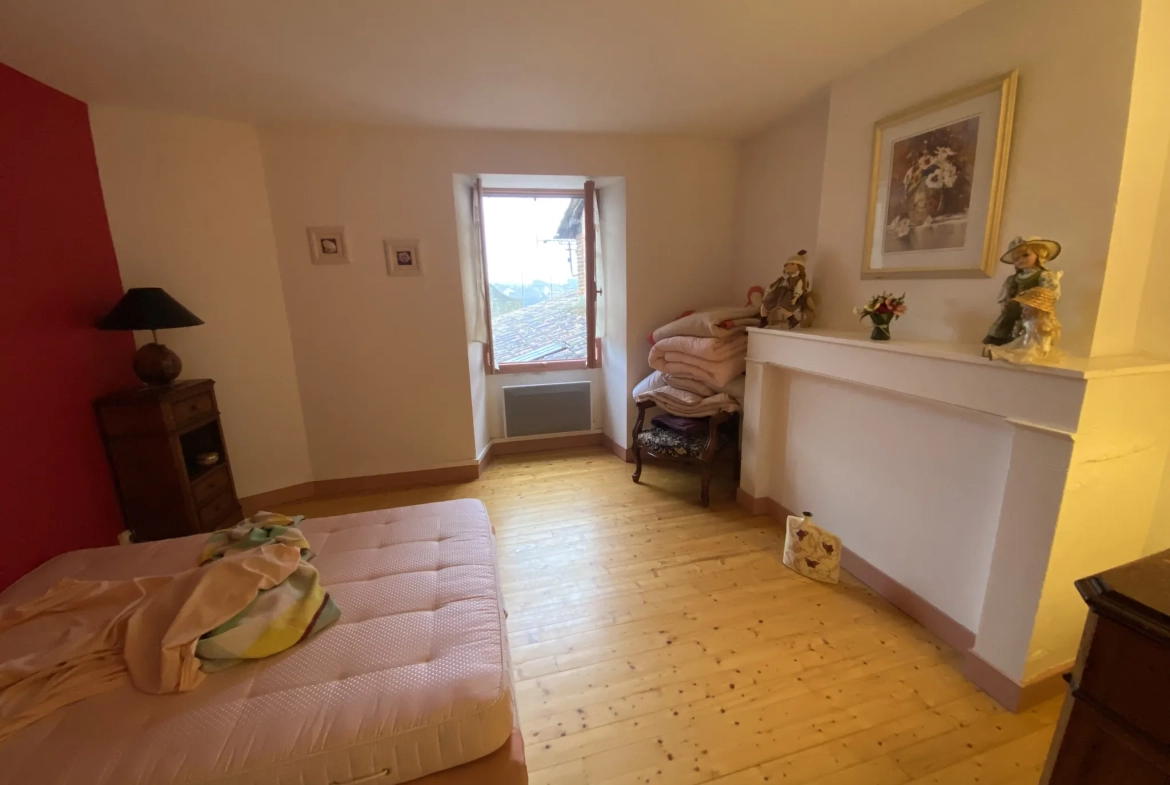 Maison de ville spacieuse de 320 m² avec 6 chambres à La Réole 