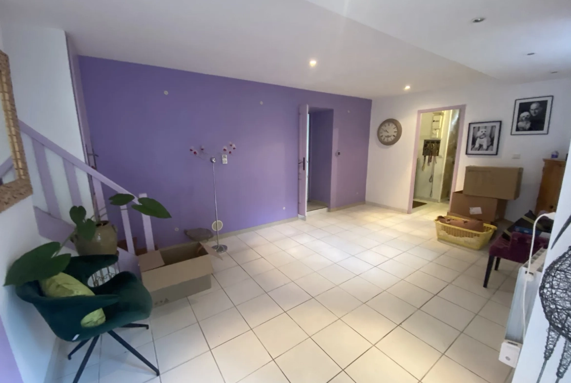 Maison de ville spacieuse de 320 m² avec 6 chambres à La Réole 